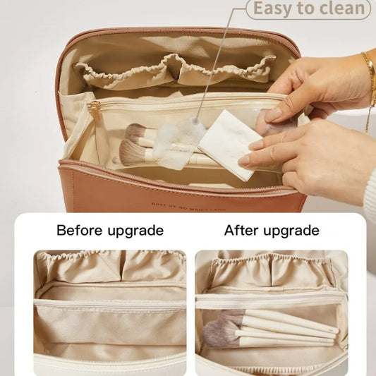 Kosmetiktasche geoeffnet Inhalt bag open contents