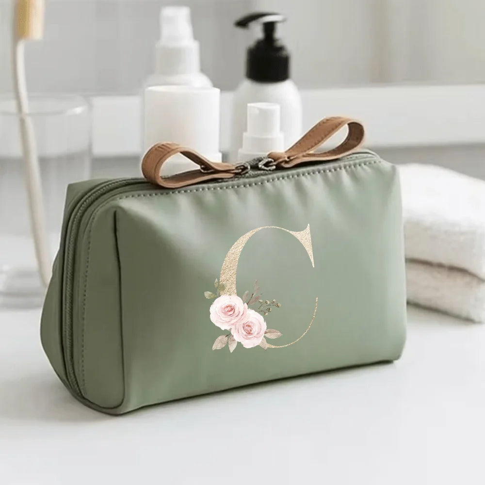 Makeup Bag gefüllt Kosmetik filled cosmetics use
