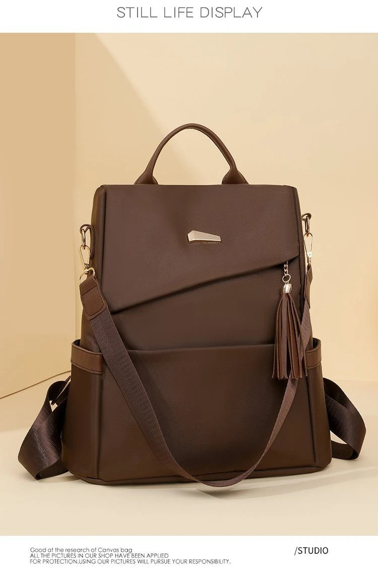 Damen-Rucksack aus Nylon mit Quaste und rückseitigem Reißverschluss