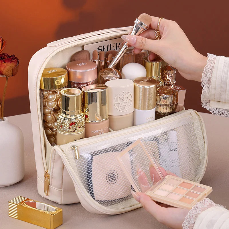 Makeup Bag geoeffnet Faecher magnetic makeup bag open